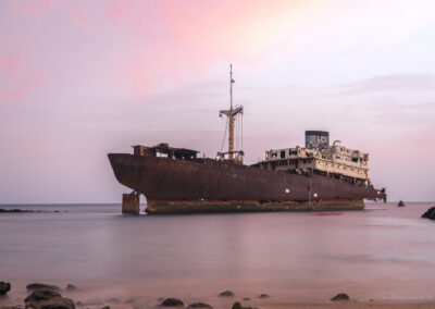 Arrecife- das verrostete Wrack Barco Telamon